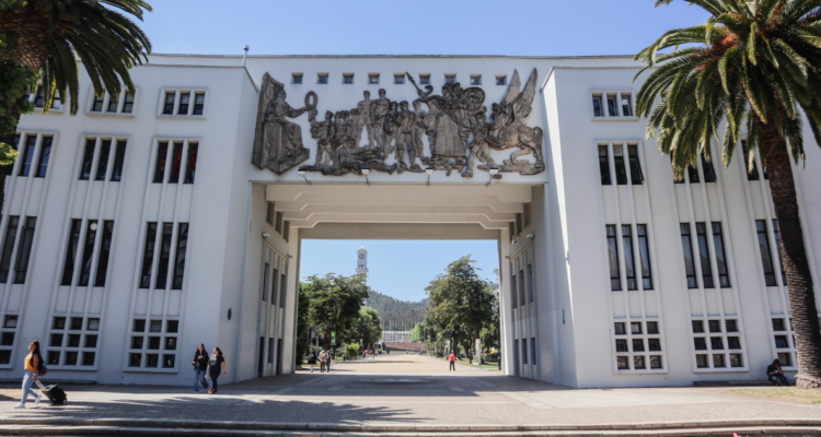 UdeC informa que Gobierno cortó recursos de programa para talento escolar: universidad asumirá costo