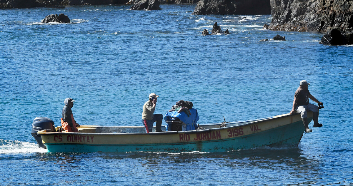Pescadores del Bío Bío tildan de “burla” bono de $100 mil del Gobierno para mitigar alza de bencinas
