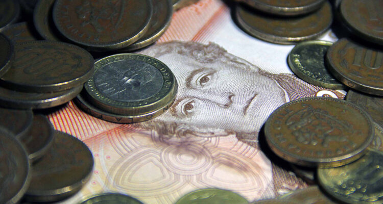 Ante alza del costo de vida: ¿Están las condiciones para subir el sueldo mínimo?