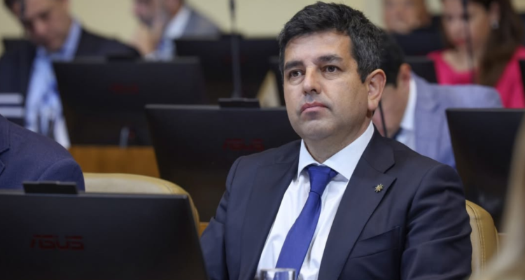 Diputado Valenzuela (IND-RN) exige expulsión de estudiantes acusados de agredir a Lincolao en Valdivia