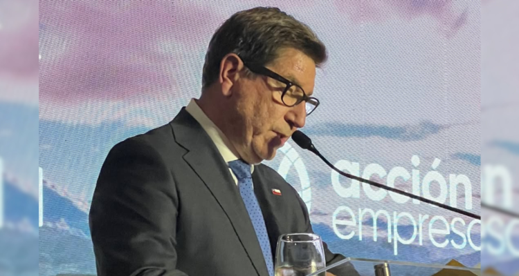 Biministro Mas a empresarios: “Los chilenos no quieren bonos, quieren oportunidades”