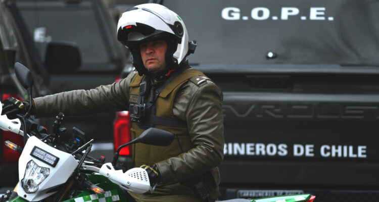 Disparos a carabineros desata persecución: dos detenidos y buscan a otros que se lanzaron al río Maipo