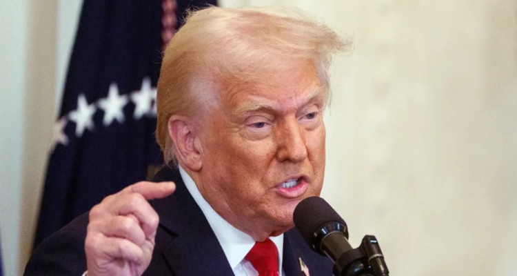 Trump asegura que Irán le pidió reabrir Ormuz debido a que están "en estado de colapso"