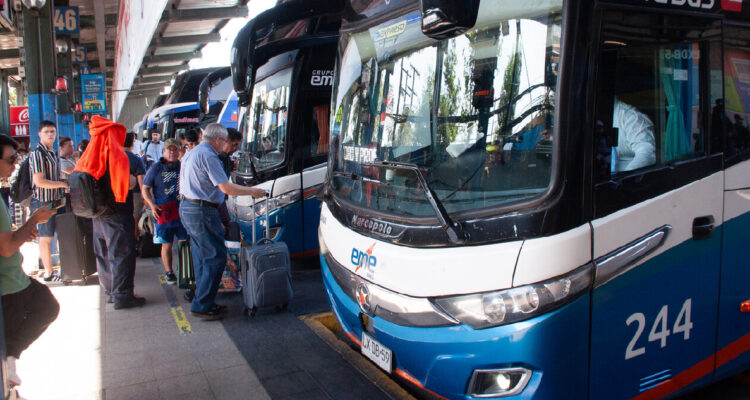 DT multó con $195 millones a buses por Semana Santa y suspendió a 13 tripulantes por falta de descanso