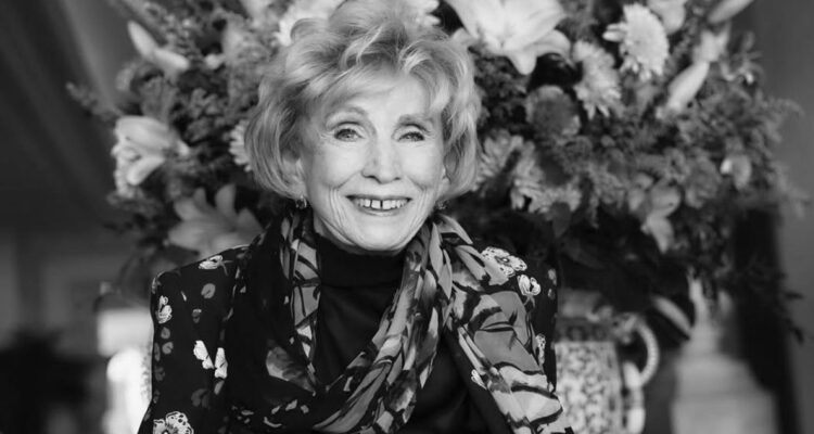 Muere a lo 98 años, Edith Eger, sobreviviente del Holocausto y autora de “La bailarina de Auschwitz”