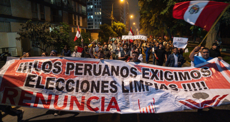 Acusaciones de fraude electoral tensionan Perú: candidato ultraderechista insta a "insurgencia civil"