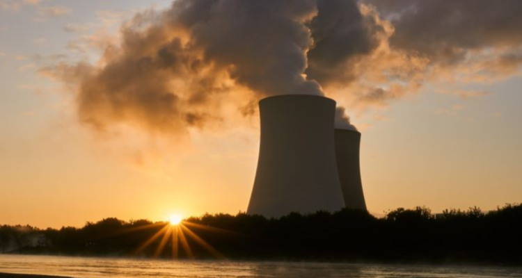 Foto de contexto de central nuclear