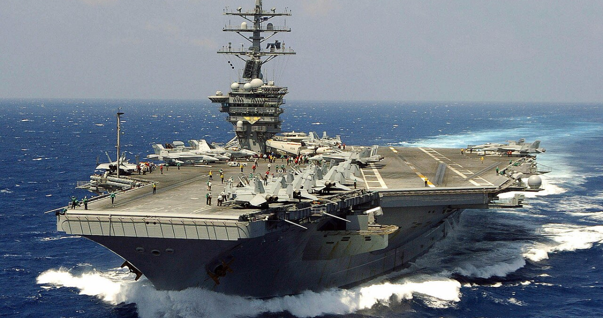 El portaaviones USS Dwight D. Eisenhower de Estados Unidos