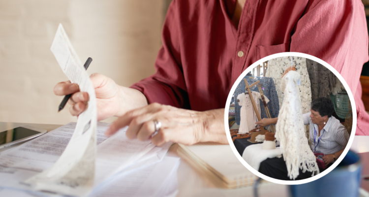 Mujer emprendedora vendiendo y mujer trabajando con documentos