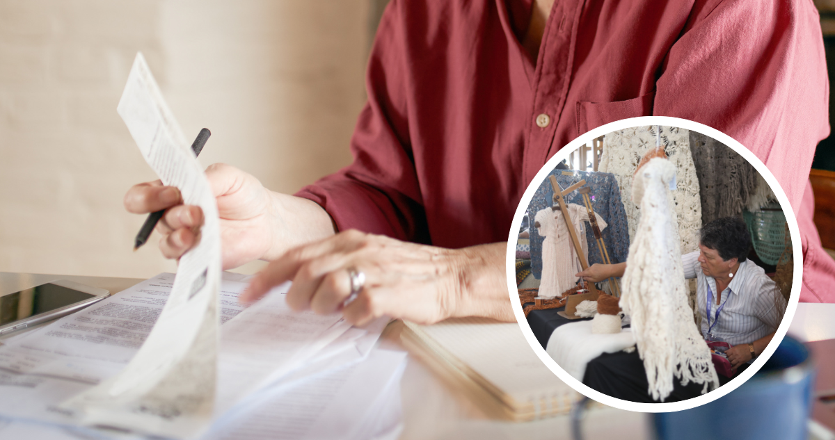Mujer emprendedora vendiendo y mujer trabajando con documentos