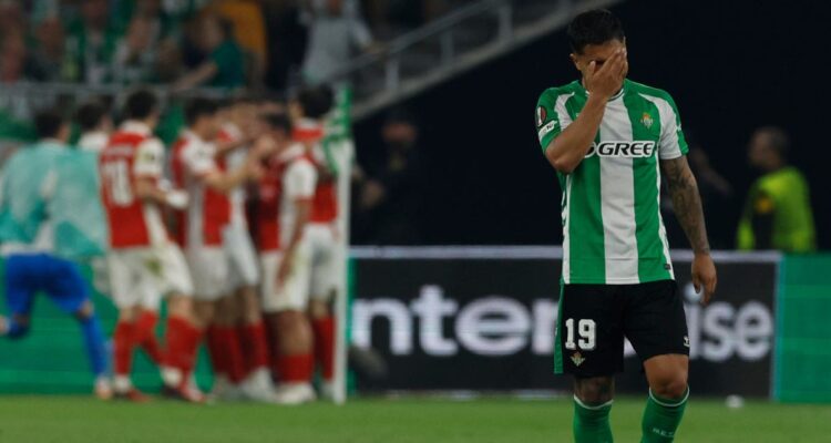 Real Betis sufrió un papelón y quedó eliminado de la UEFA Europa League.