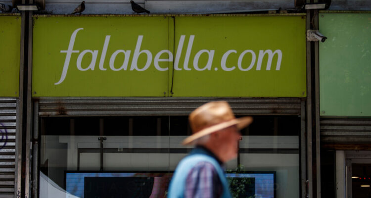 Falabella vuelve a tener el grado de inversión de S&P tras la mejora en la calificación de Fitch