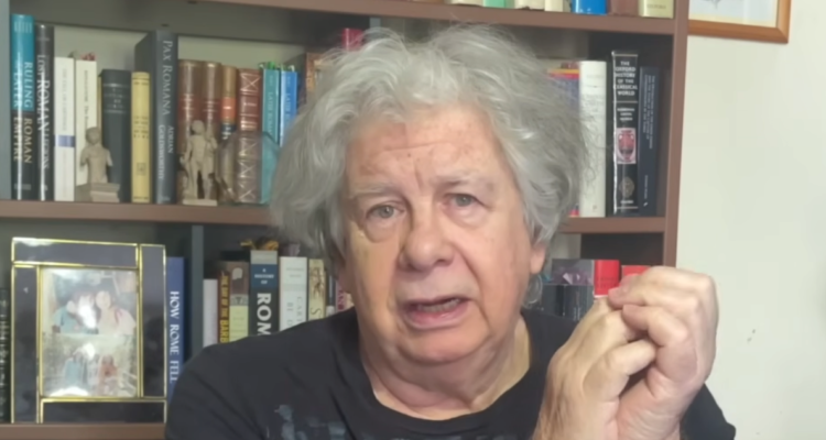 Investigan instalación de bomba simulada en el exterior de la casa de Fernando Villegas en Ñuñoa