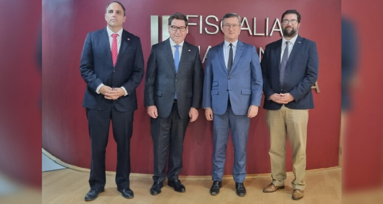 Fiscal Nacional Económico recibió al biministro de Economía Daniel Mas en reunión protocolar