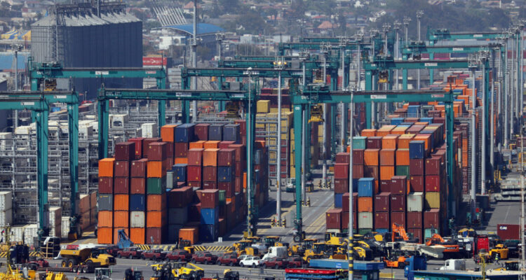 FNE pide millonarias multas a tres puertos por tarifa "de seguridad" y abuso de posición dominante