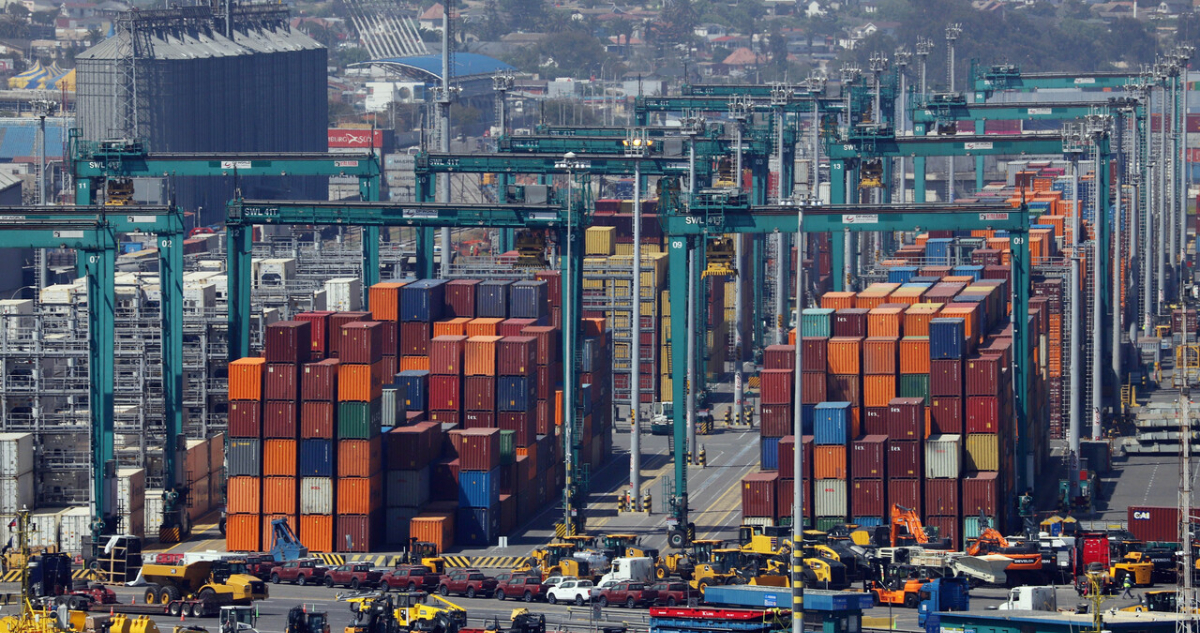 FNE pide millonarias multas a tres puertos por tarifa “de seguridad” y abuso de posición dominante