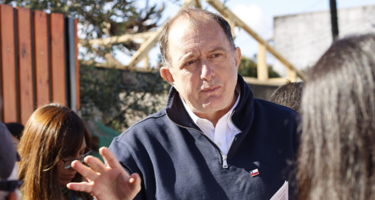 Poduje arremete y denuncia a constructora por presuntos delitos en reconstrucción del megaincendio