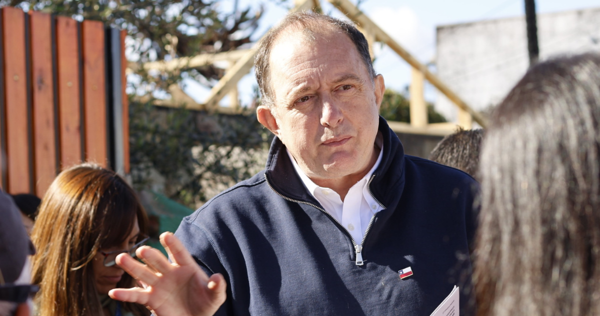 Poduje arremete y denuncia a constructora por presuntos delitos en reconstrucción del megaincendio