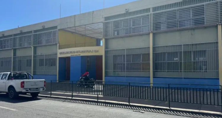 Calama: amplio operativo policial por alumno de 7°básico que llevó pistola de juguete al colegio