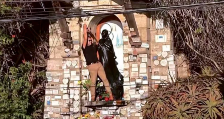 Acusan a pastor evangélico de vandalizar imagen de la Virgen Negra en Viña del Mar