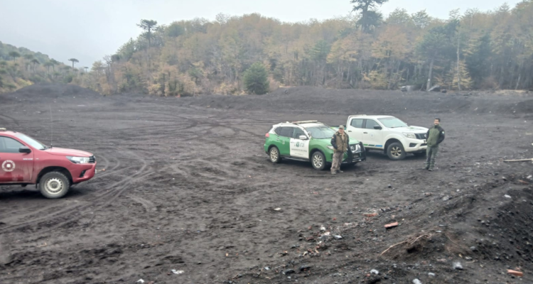 Hallan vivo a turista argentino que desapareció tras subir al volcán Llaima por sector no habilitado
