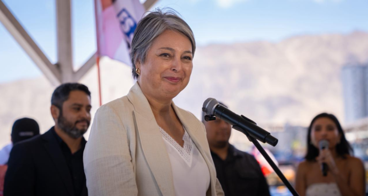 La reactivación de Jeannette Jara en medio de tensiones con el Partido Comunista