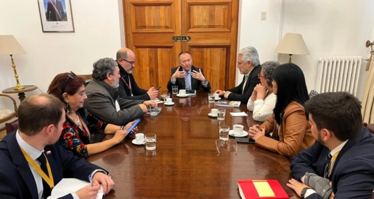 Presidente de la ANEF se reúne con ministro Ruminot para abordar despidos de funcionarios y recortes