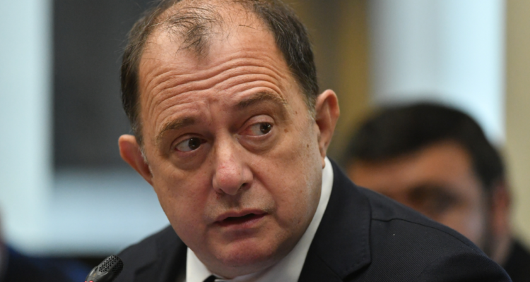 Poduje cuestiona estudios que retrasan obras del Puente Cochrane: “Tendré que traerme a Indiana Jones”