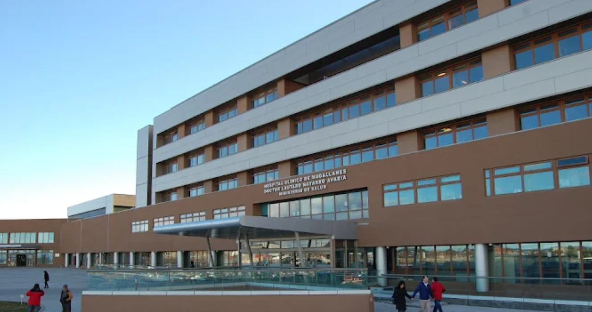 Adulto mayor es internado en Hospital de Magallanes tras recibir brutal golpiza en su lugar de trabajo