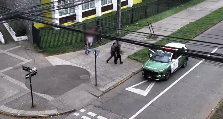 Detienen a jóvenes que quisieron ingresar armados con pistola, machete y cortaplumas a liceo de Temuco
