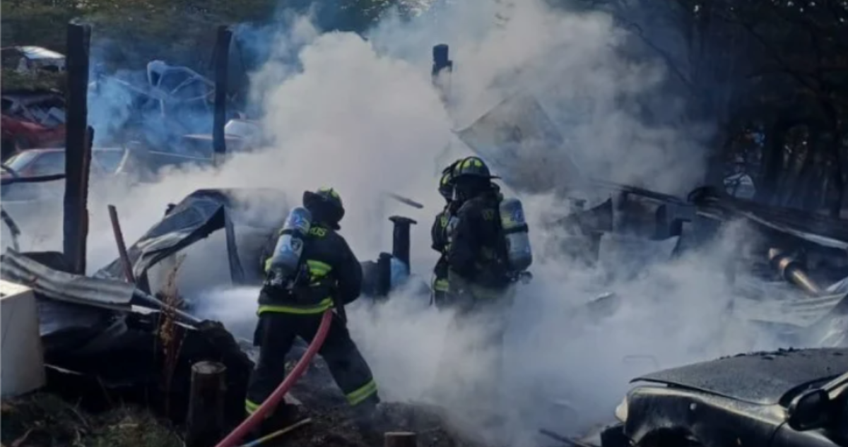 Hombre incendió su propia casa en Punta Arenas tras disputa por herencia: lo hizo por “enojo”
