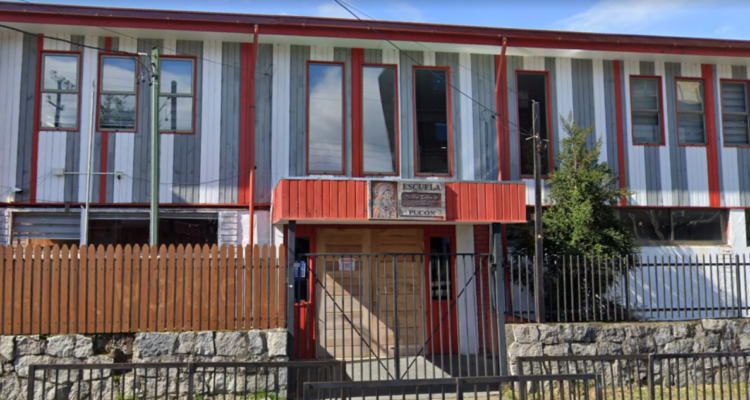 8 estudiantes de escuela de Pucón terminan en el hospital tras manipular soda cáustica desde basurero