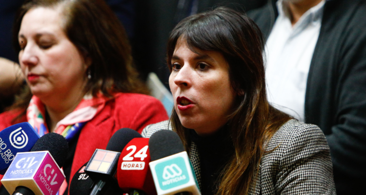 Frente Amplio carga contra Kast por recorte que amenaza alimentación Junaeb: “Mintió a la ciudadanía”