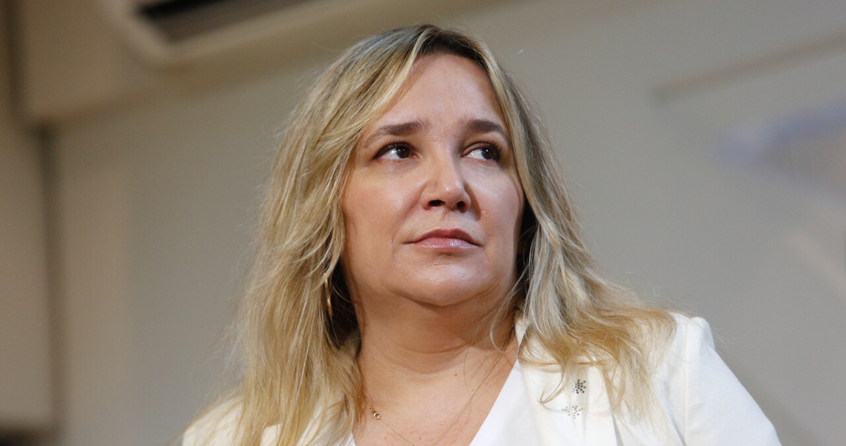 Hoffmann arremete contra Poduje por crítica a Quiroz: acusa “insolencia del porte de un buque”