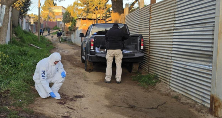 Hombre de 31 años es asesinado en la vía pública en Viña del Mar: fue apuñalado en el muslo