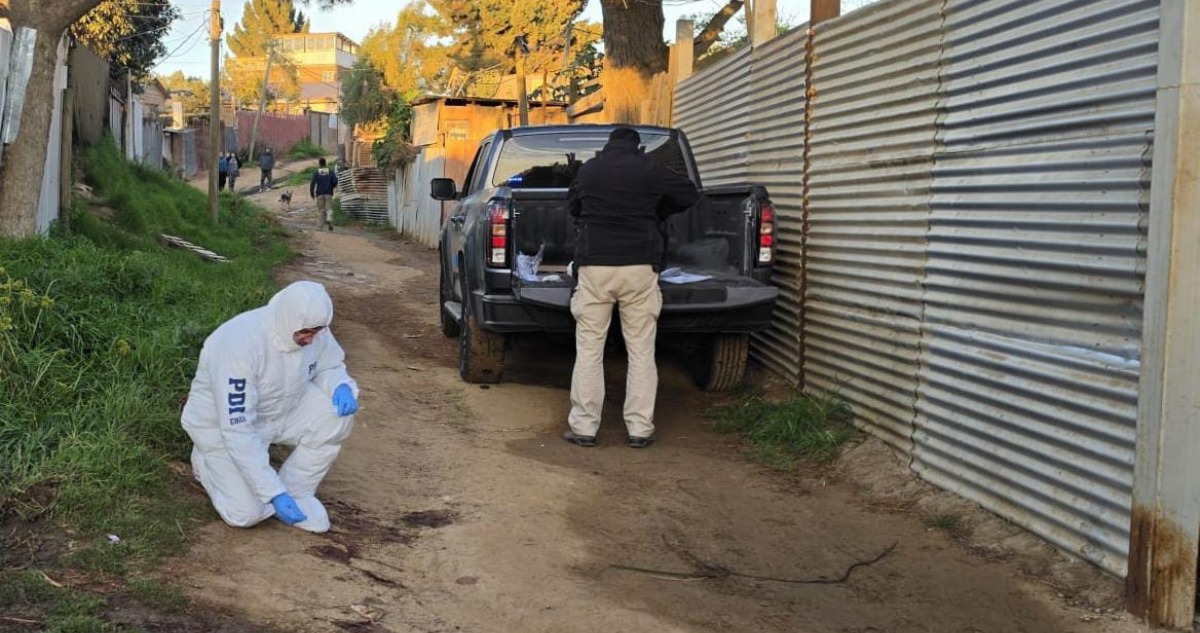 Hombre de 31 años es asesinado en la vía pública en Viña del Mar: fue apuñalado en el muslo