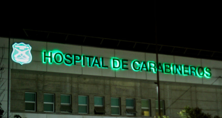 https://media.biobiochile.cl/wp-content/uploads/2026/04/hoscar-carabineros-medico-salazar-750x400.png