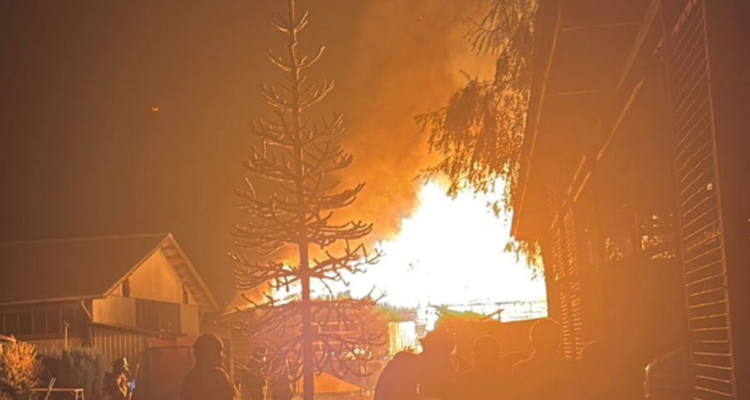 Incendio de gran magnitud afectó al Liceo Bicentenario Complejo Educacional Andrés Antonio Gorbea