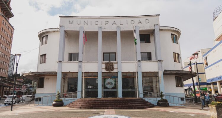 Municipio de Puerto Montt debe indemnizar con 20 millones a director de liceo que espera hace 2 años resultados de sumario