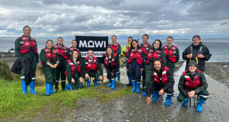 Representantes de distintas industrias conocen en terreno nuevas tecnologías de acuicultura en Chile