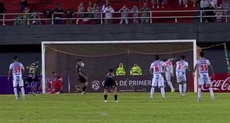 Olimpia ganó en Paraguay con un gol nunca antes visto.
