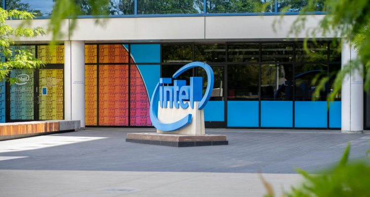 Las acciones de Intel se disparan y su valor ha aumentado 220% en los últimos doce meses