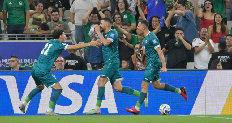 Irak celebra gol ante Bolivia en repechaje al Mundial 2026