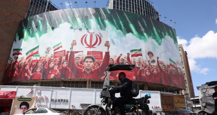 Irán denuncia ataques contra una refinería tras la entrada en vigor del alto al fuego