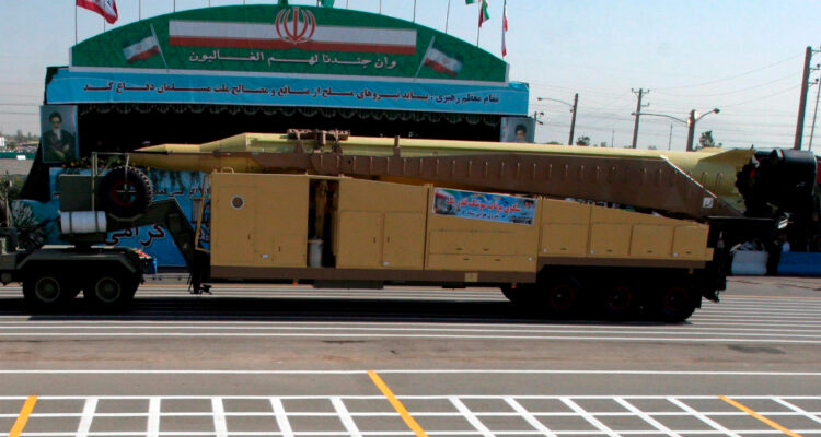 Irán habría usado un satélite espía chino para identificar bases de EEUU