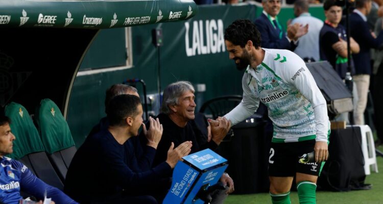 Isco defiende a Manuel Pellegrini de sus críticos en Betis