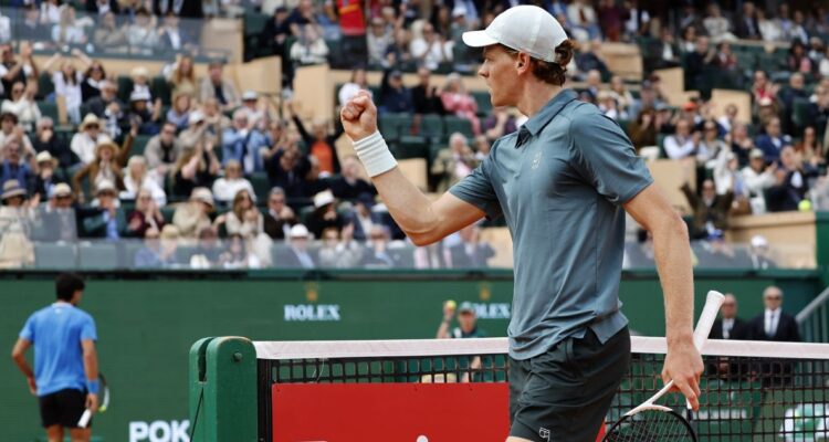 Jannik Sinner vence en partidazo a Alcaraz en final de Master y recuperar el número 1 del mundo
