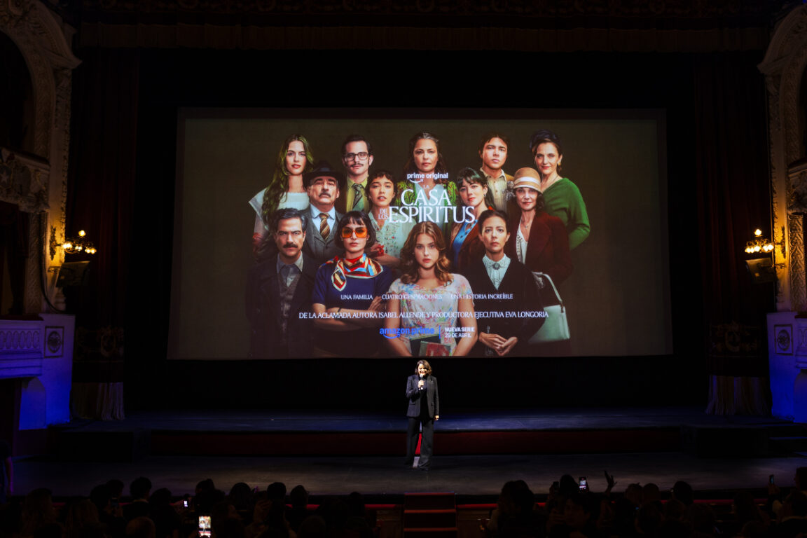 Javiera Balmaceda: entre Isabel Allende, los recortes en Chile y los "rollos" de Pedro Pascal