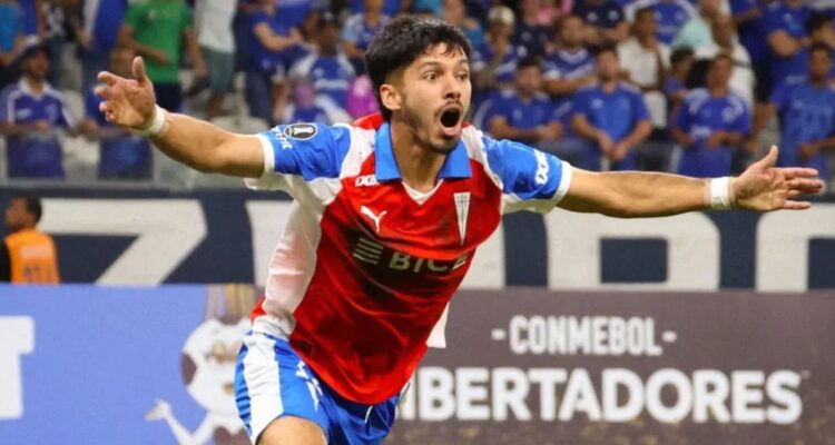 Jimmy Martínez celebra gol ante Cruzeiro en duelo de Católica por Libertadores