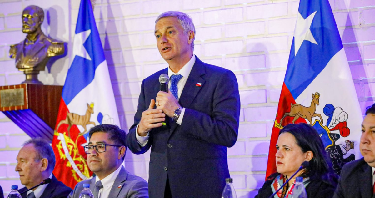 Presidente Kast participa en encuentro ciudadano en Concepción tras arribo a región del Bío Bío